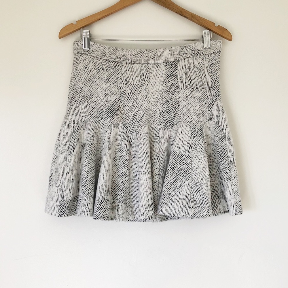 Banana Republic fit flare thick skirt black white
